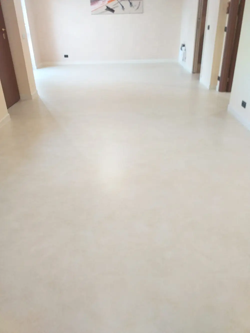 Pavimento in resina opaco in un appartamento di Collegno