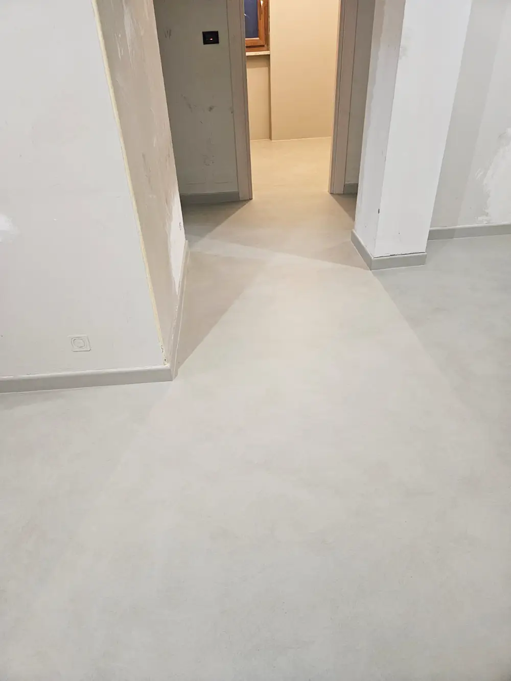 Pavimento in resina effetto maculato opaco