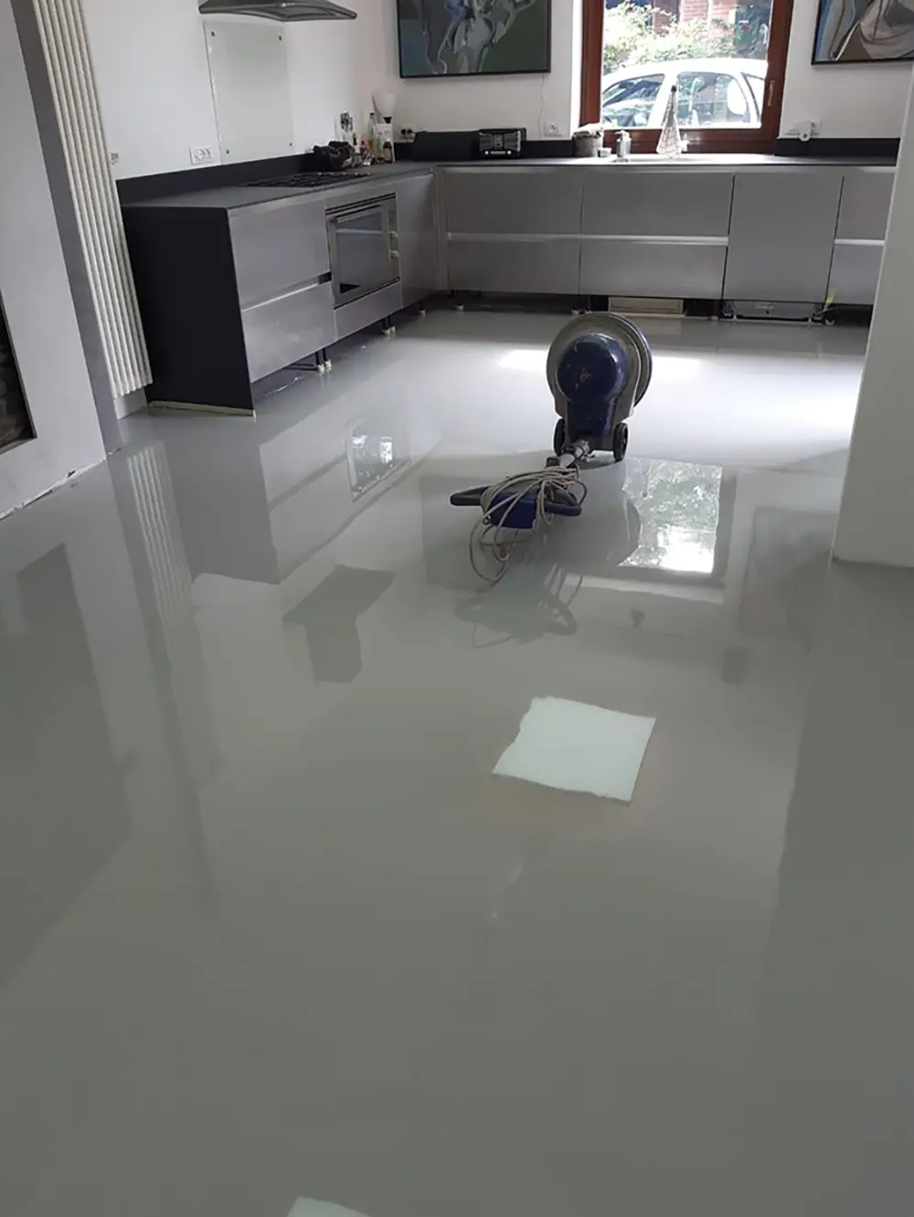 Cucina in resina effetto lucido