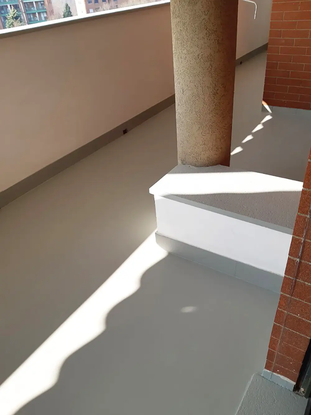 Resinatura balcone effetto materico